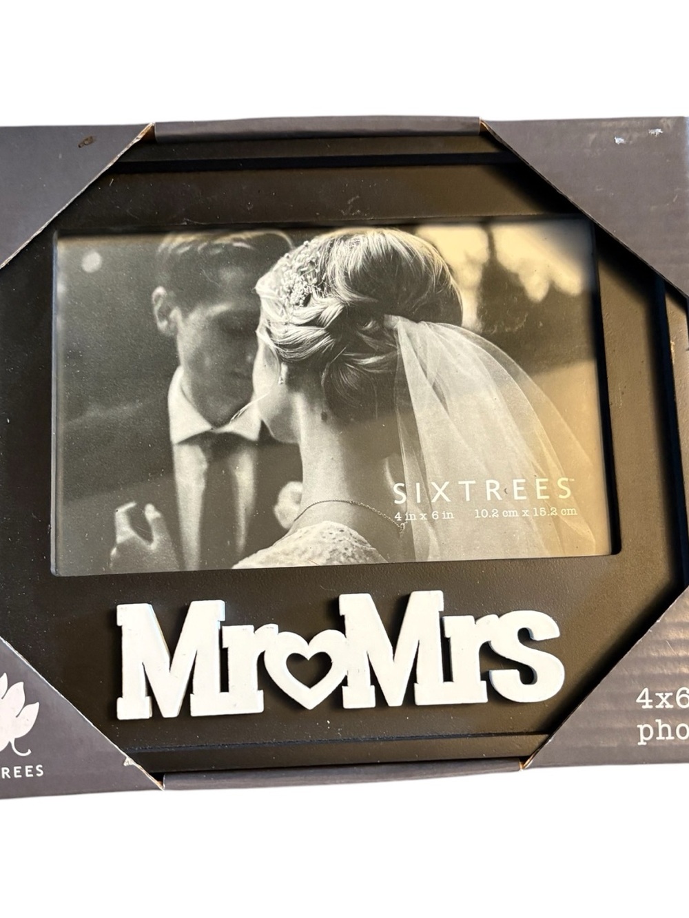 SixTrees Black Photo Frame with White Mr & Mrs Accent - 4x6